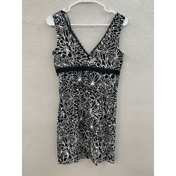 Womens Connected Apparel Dress Size 6 Petite Black and White Floral V-Neck - Picture 9 of 11